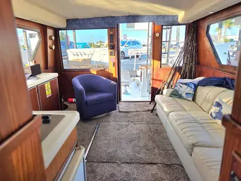 The air conditioned salon aboard the Magic with leather seating